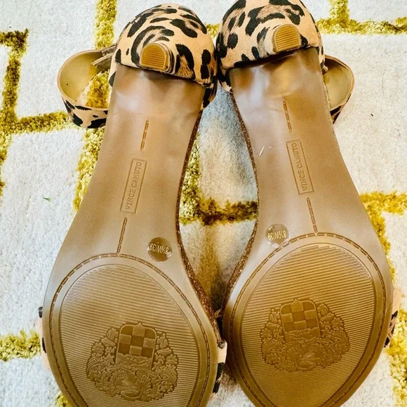 Vince Camuto Leopard Print Ankle Strap Kitten Heel - Size 8.5 Wide fit. - Picture 4 of 5